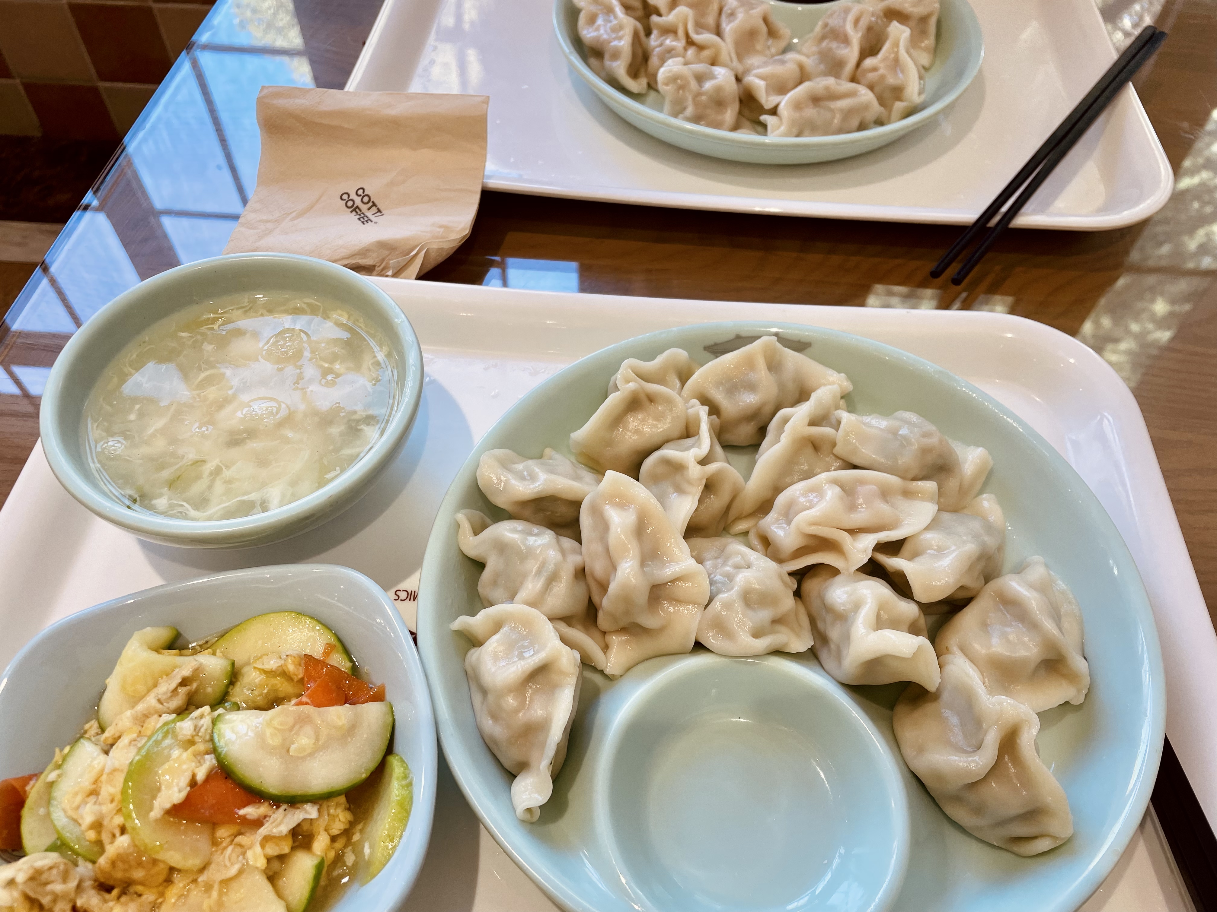 with my friend we ate at the dining hall. despite there was a long queue and, i gotta say, the dumplings are nice and the atmosphere was so lovely. we sat at a window seat, under the sun, spending time with great food and friend.