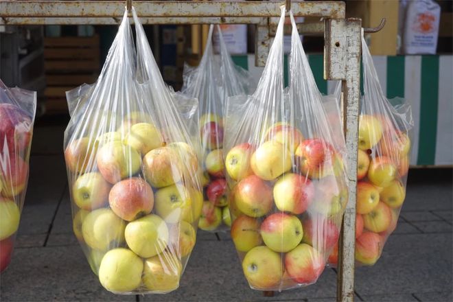 ShaanXi province overcamed poverty, benefited from the apple growing industry over the last 40 year, after the opening up of Xiaoping Deng