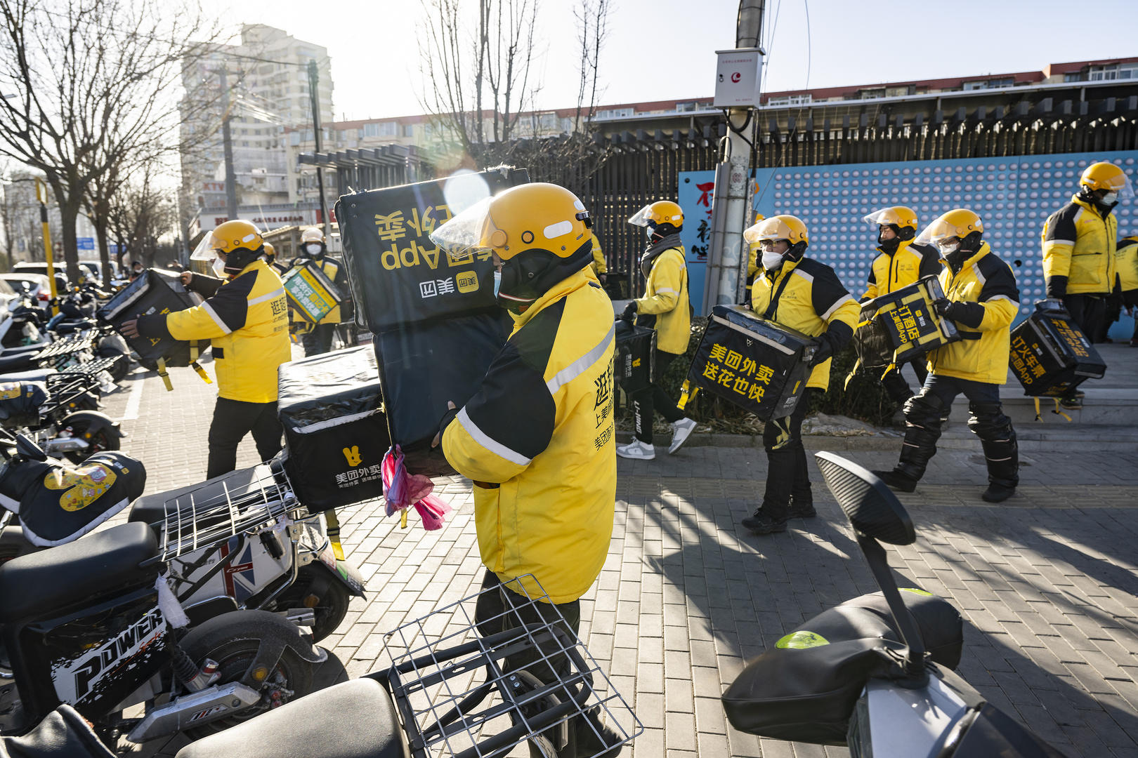 btw, the delivery people in China are trapped in algorithms that supress their wages at minimum. see here for a previous post about it.